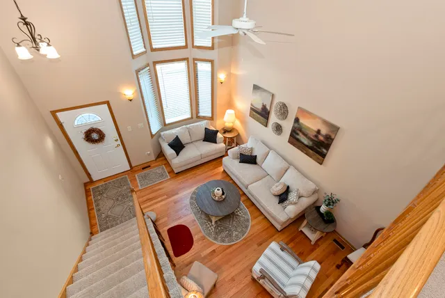 $399,900 | 9051 Archer Avenue, Willow Springs, IL 60480