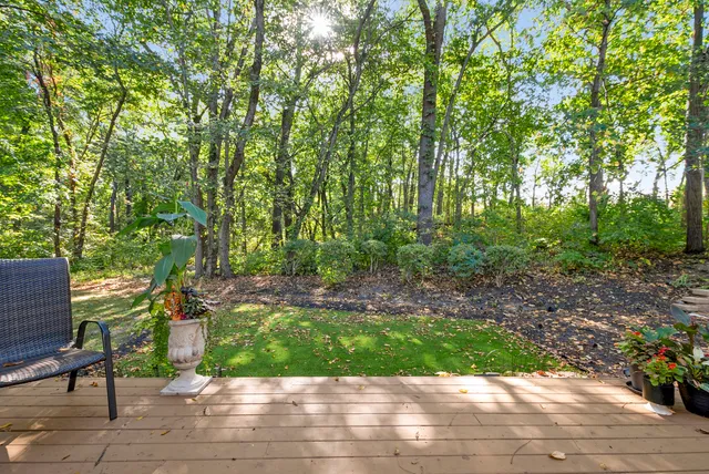 $399,900 | 9051 Archer Avenue, Willow Springs, IL 60480