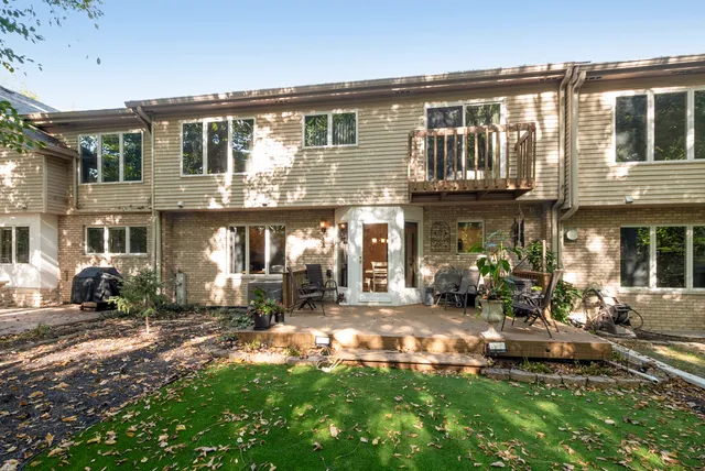 $399,900 | 9051 Archer Avenue, Willow Springs, IL 60480