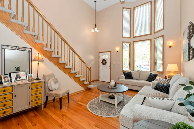 $399,900 | 9051 Archer Avenue, Willow Springs, IL 60480