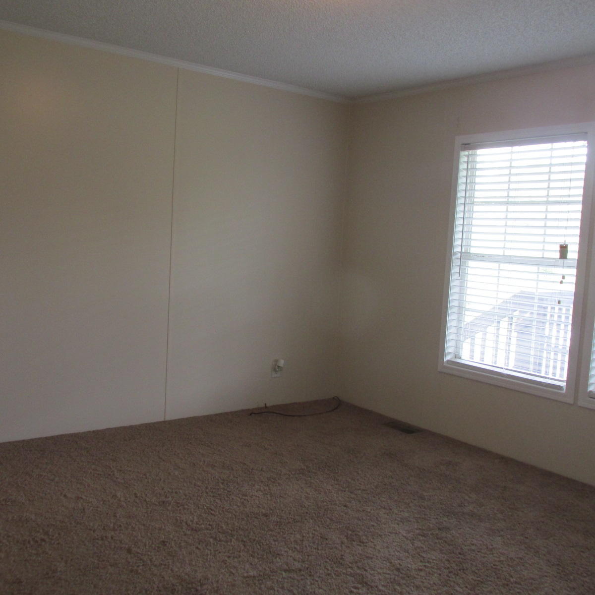 2643 Rutrough Road Southeast Roanoke, VA 24014 - Photo 12 of 32 an empty room with a window