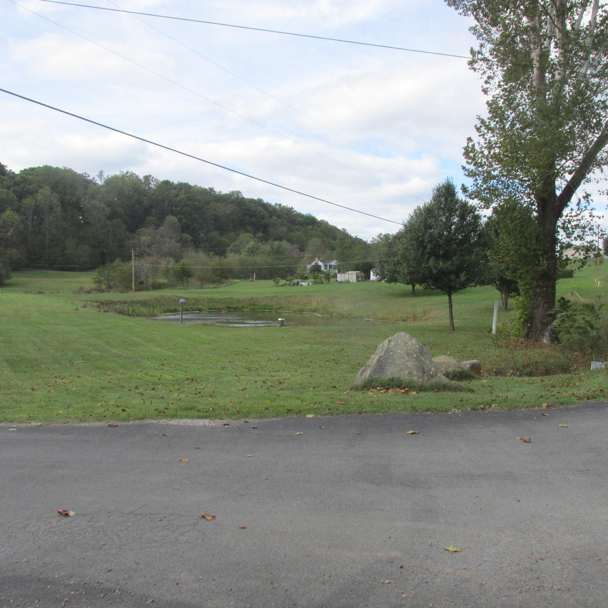 2643 Rutrough Road Southeast Roanoke, VA 24014 - Photo 3 of 32 a view of outdoor space and yard