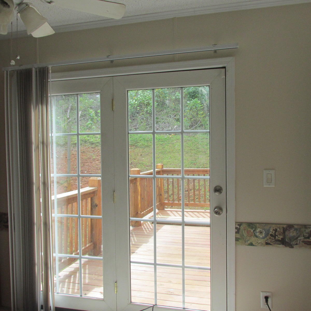 2643 Rutrough Road Southeast Roanoke, VA 24014 - Photo 22 of 32 a view of a room that has a window
