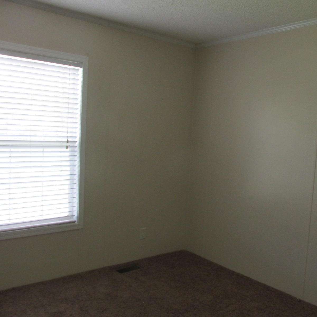2643 Rutrough Road Southeast Roanoke, VA 24014 - Photo 28 of 32 an empty room with a window