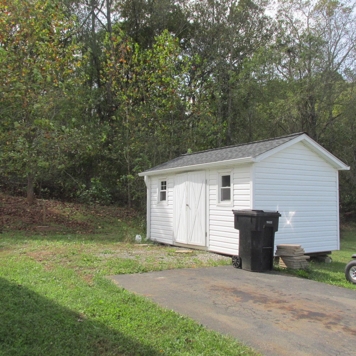 2643 Rutrough Road Southeast Roanoke, VA 24014 - Photo 31 of 32 a view of backyard of house and garage