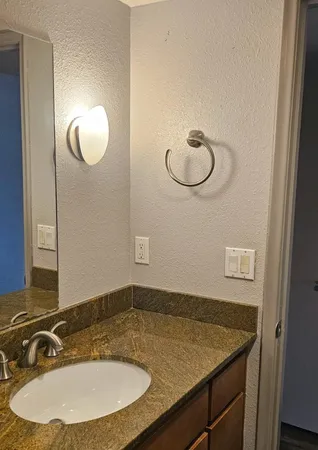 $1,798 | 4704 East Paradise Village Parkway North, Unit 121, Phoenix, AZ 85032
