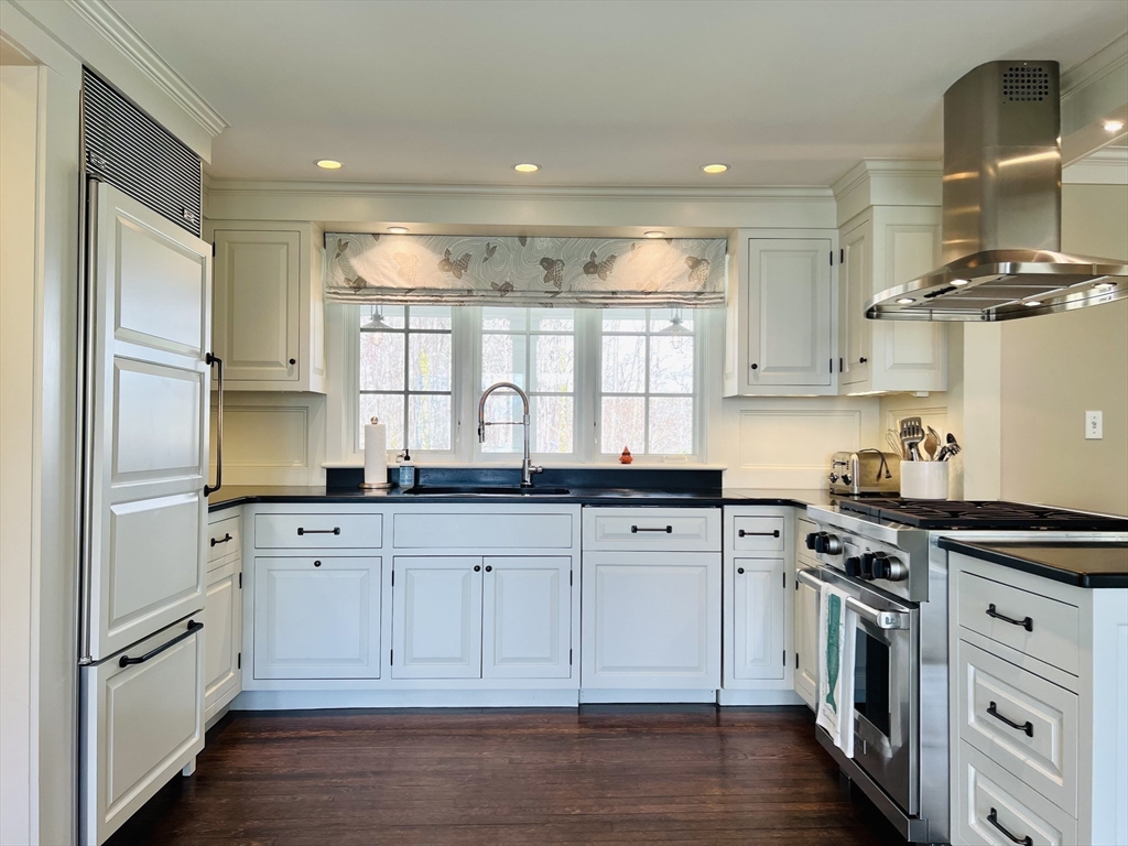 27 Harbor Street Manchester, MA 01944 - Photo 11 of 41 Gallery Image 11