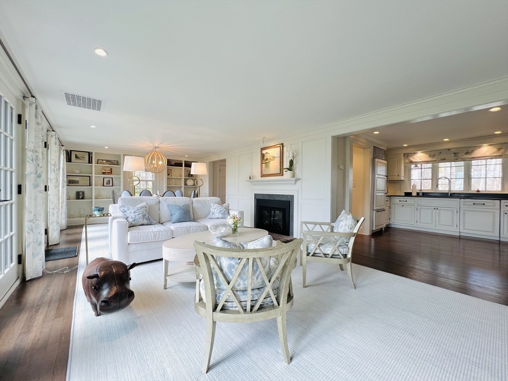 27 Harbor Street Manchester, MA 01944 - Photo 8 of 41 Gallery Image 8