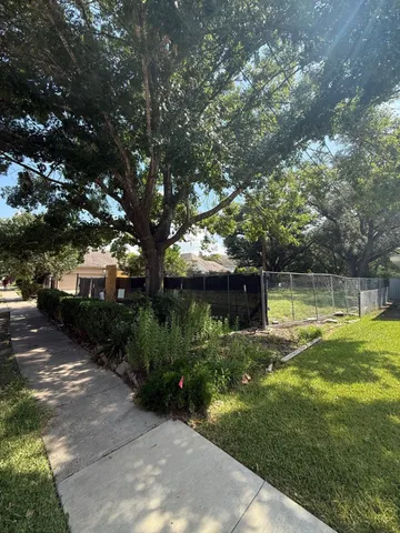 $2,199,900 | 6903 Avenue B, Bellaire, TX 77401