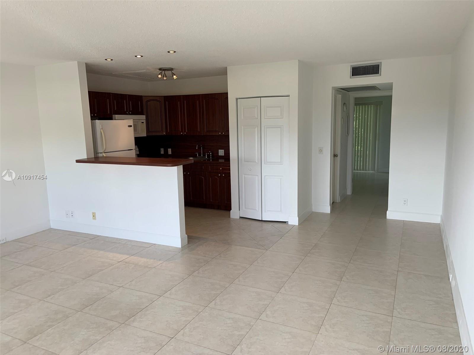 31 Suffolk A, Unit 31 Boca Raton, FL 33434 - Photo 4 of 21