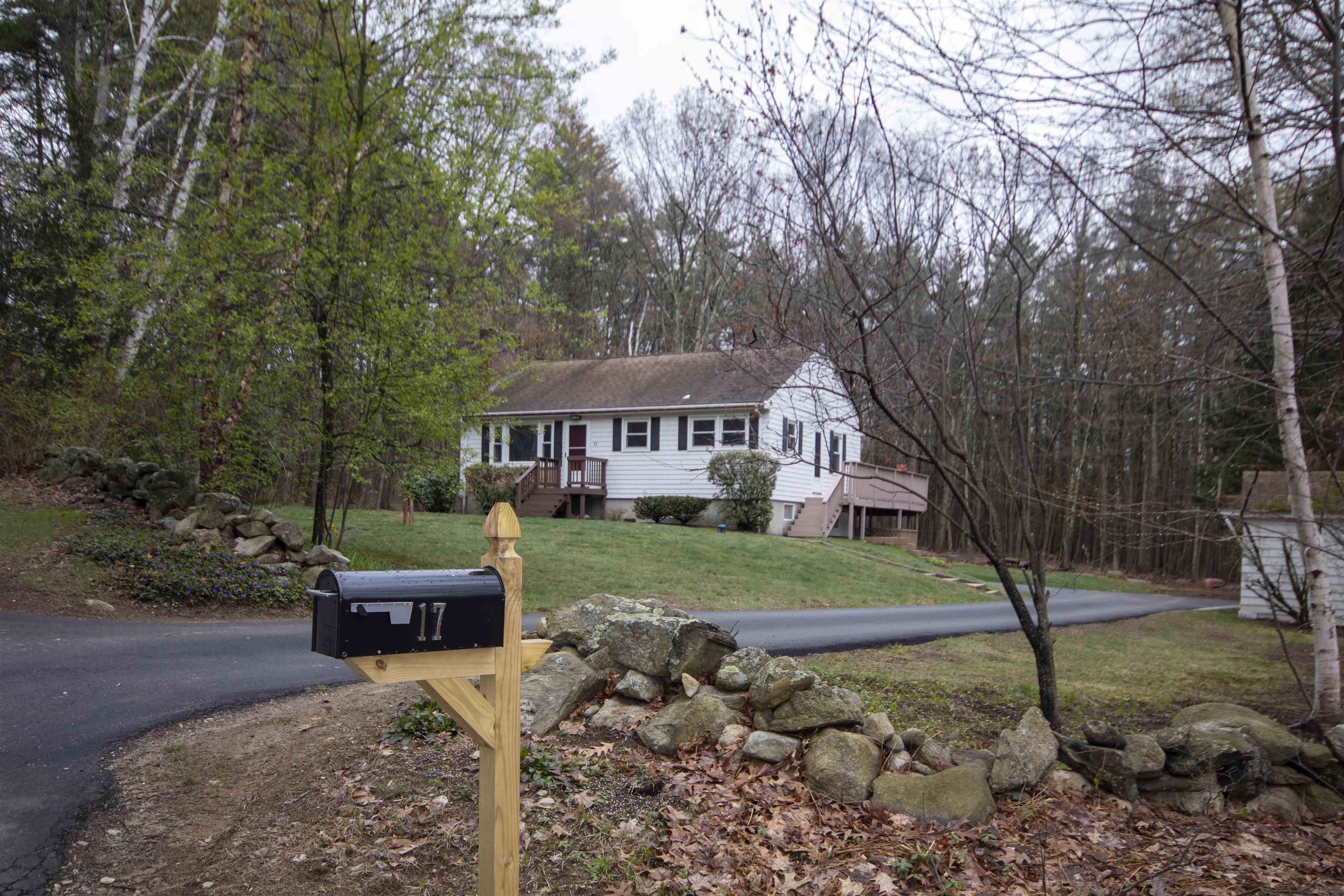 17 Gulf Road Derry, NH 03038 - Photo 1 of 26