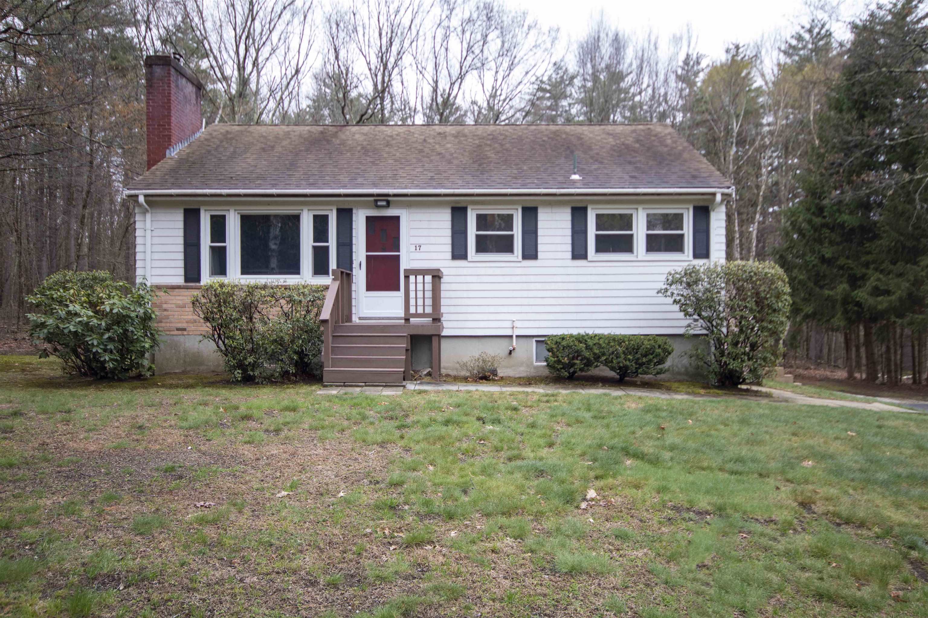 17 Gulf Road Derry, NH 03038 - Photo 2 of 26