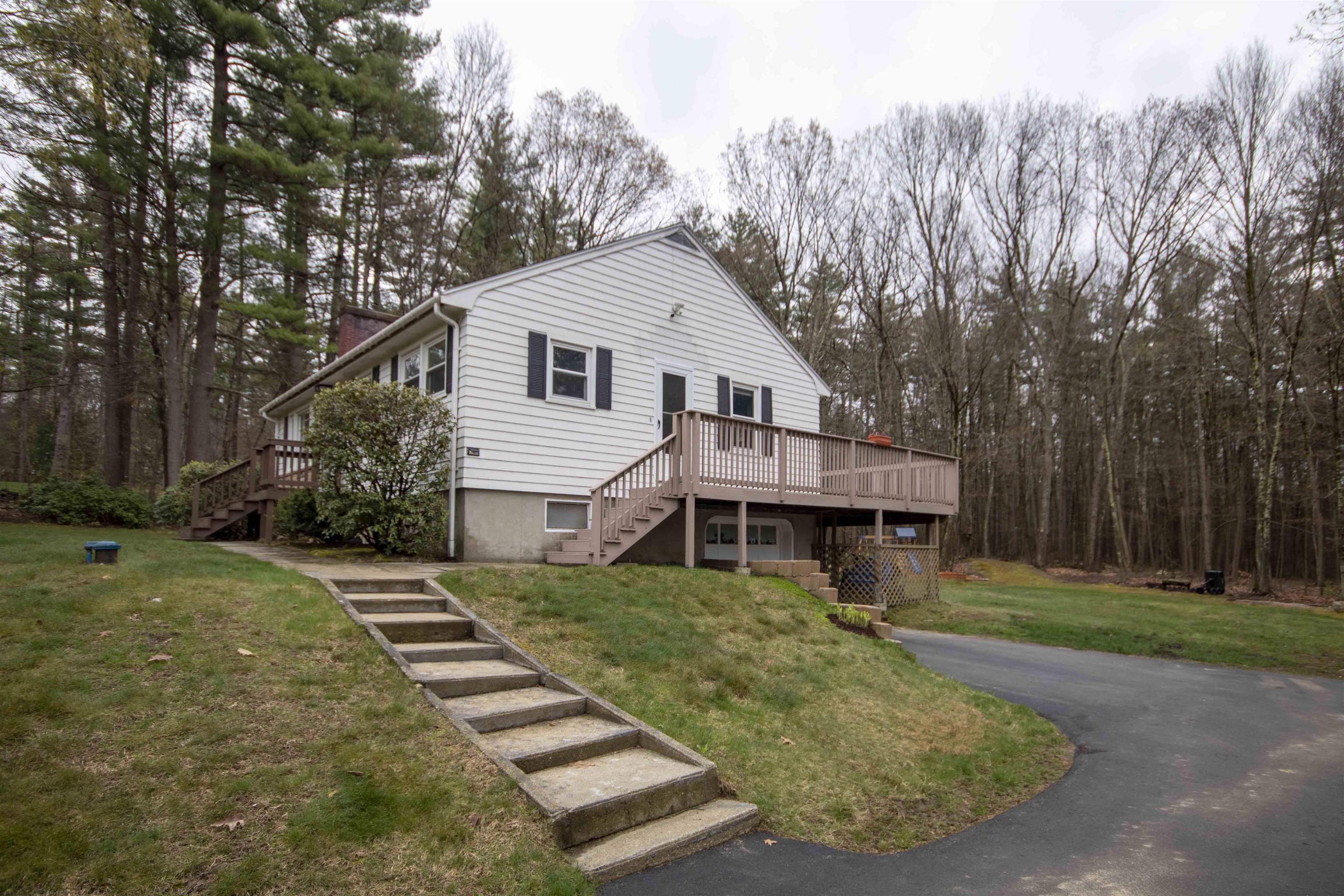 17 Gulf Road Derry, NH 03038 - Photo 3 of 26