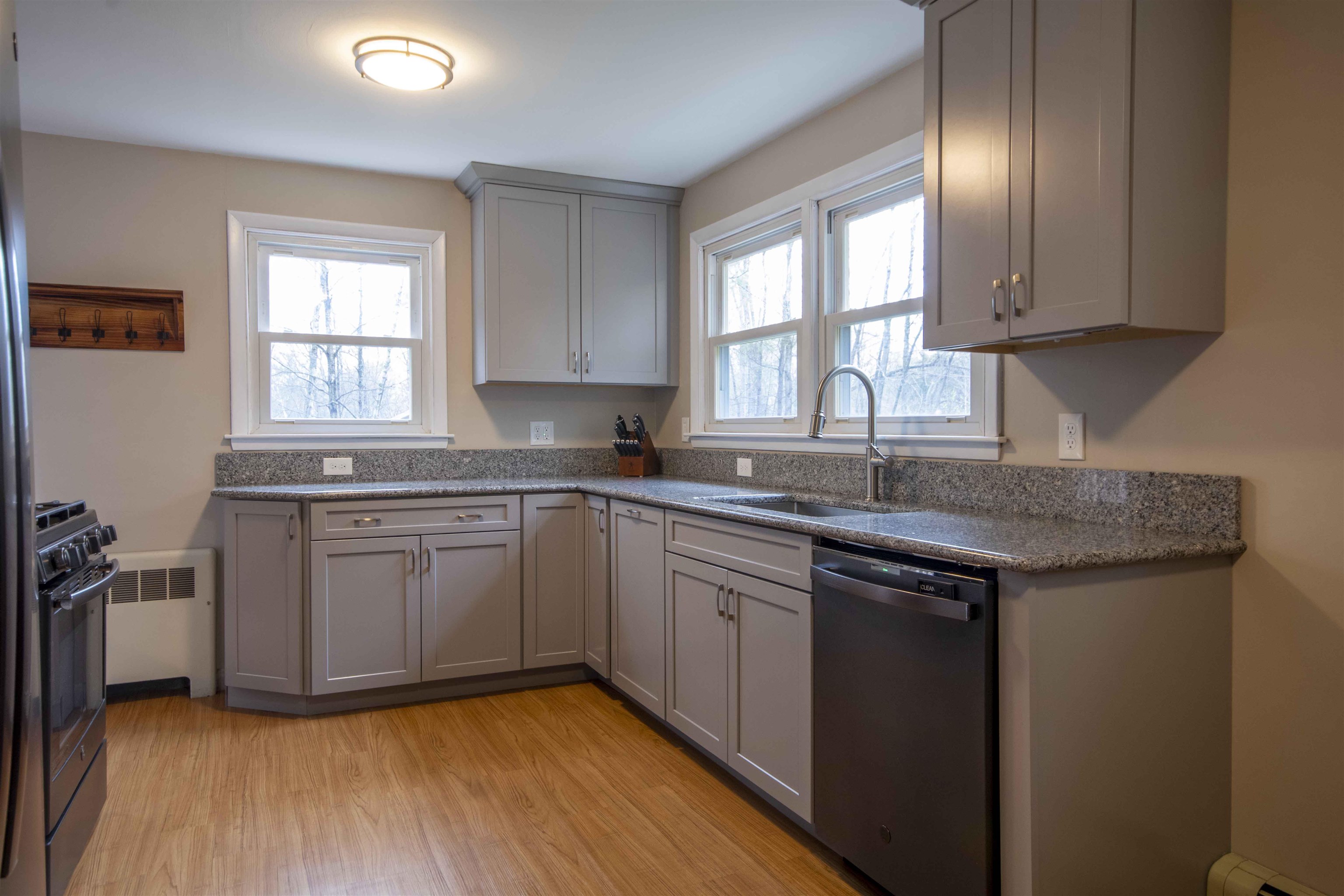 17 Gulf Road Derry, NH 03038 - Photo 4 of 26