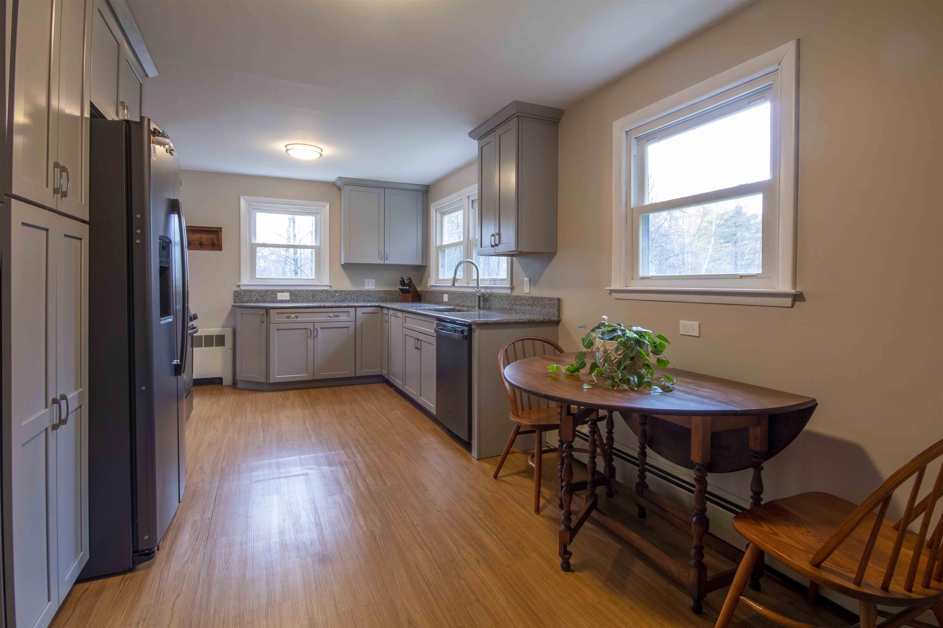 17 Gulf Road Derry, NH 03038 - Photo 5 of 26