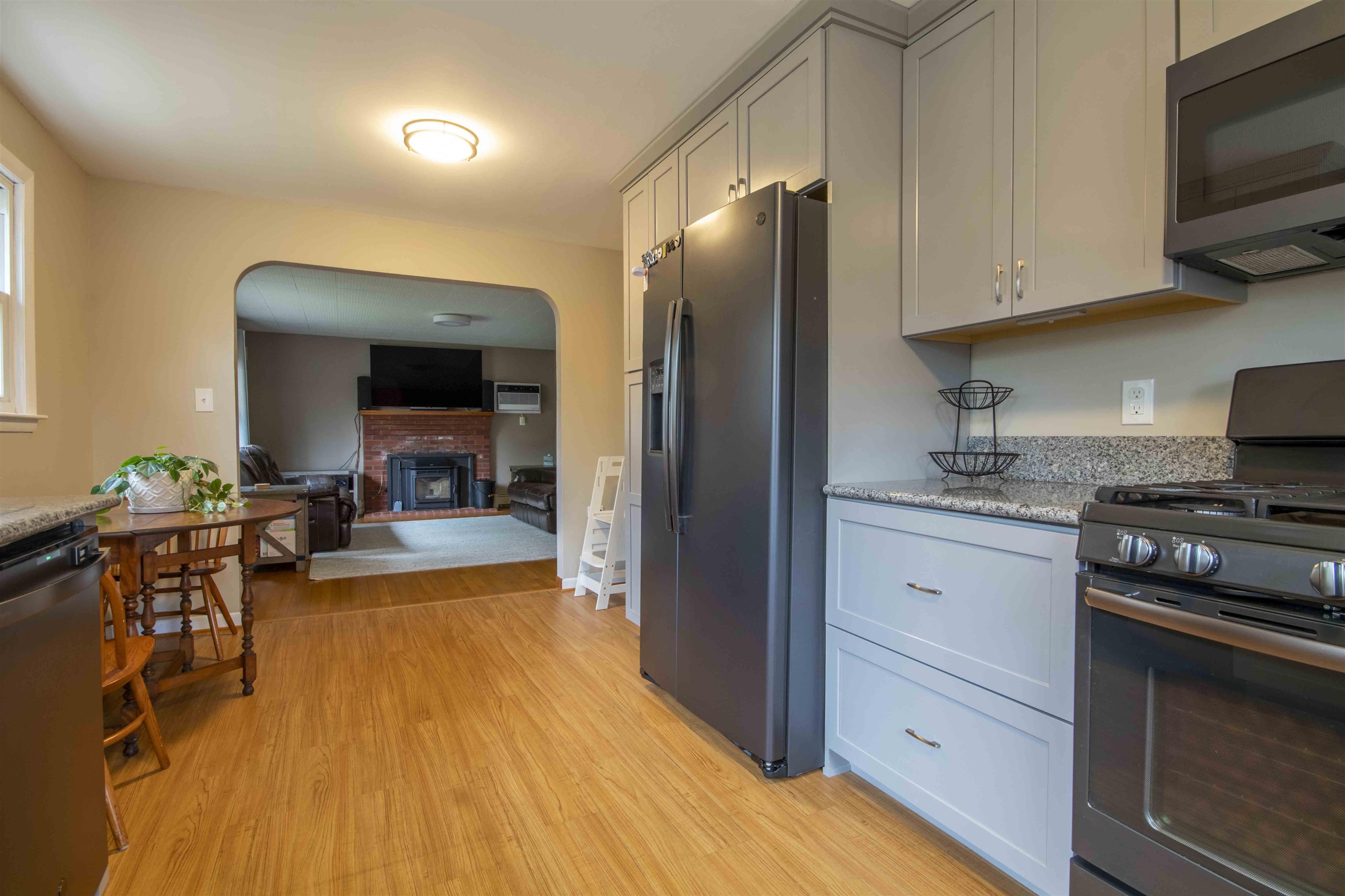 17 Gulf Road Derry, NH 03038 - Photo 7 of 26