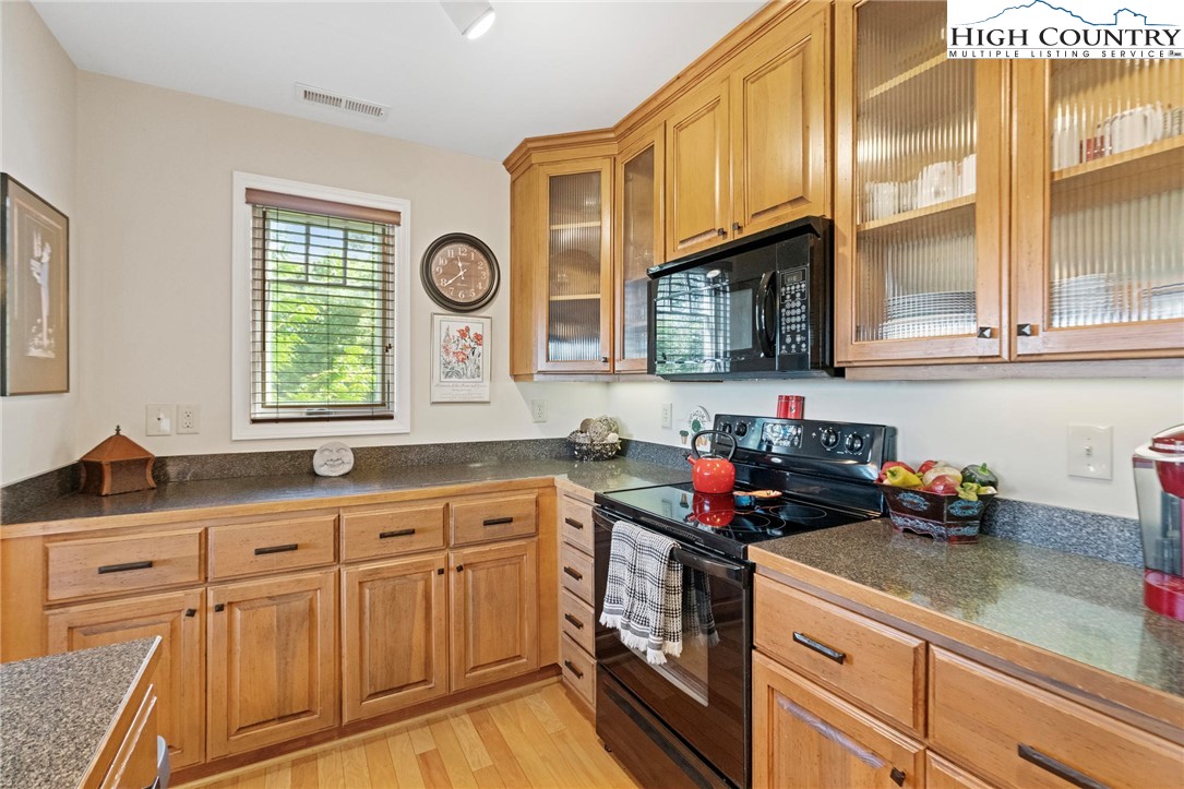 942 Ridge Haven Parkway, Unit R1222 Banner Elk, NC 28604 - Photo 10 of 43 Gallery Image 10