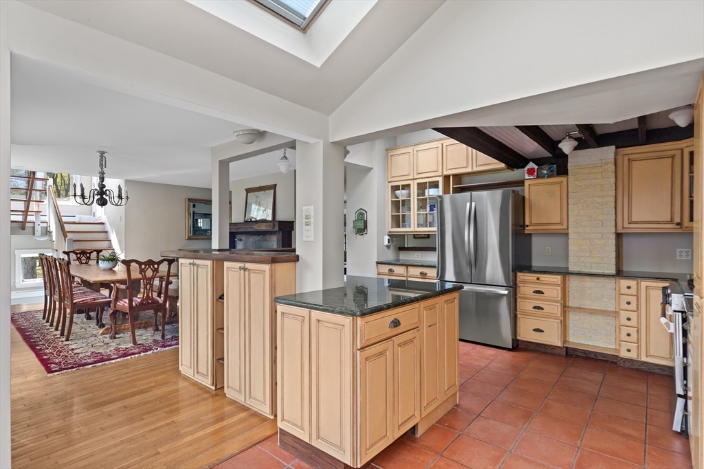 30 South River Street Wellesley, MA 02482 - Photo 4 of 27