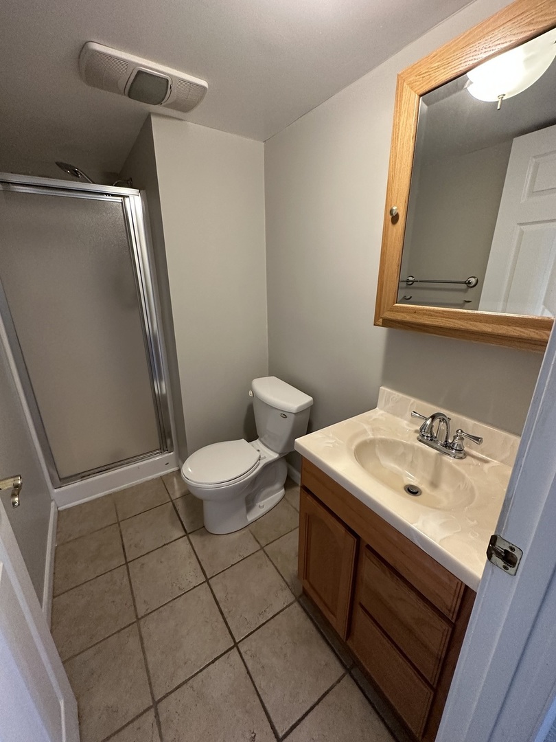 420 Iverson Lane Schaumburg, IL 60169 - Photo 11 of 12 a bathroom with a sink a toilet and mirror