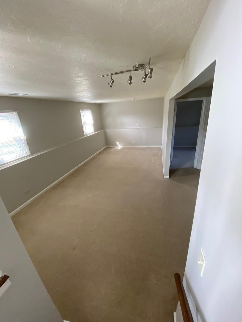 420 Iverson Lane Schaumburg, IL 60169 - Photo 4 of 12 a view of a hallway with a closet