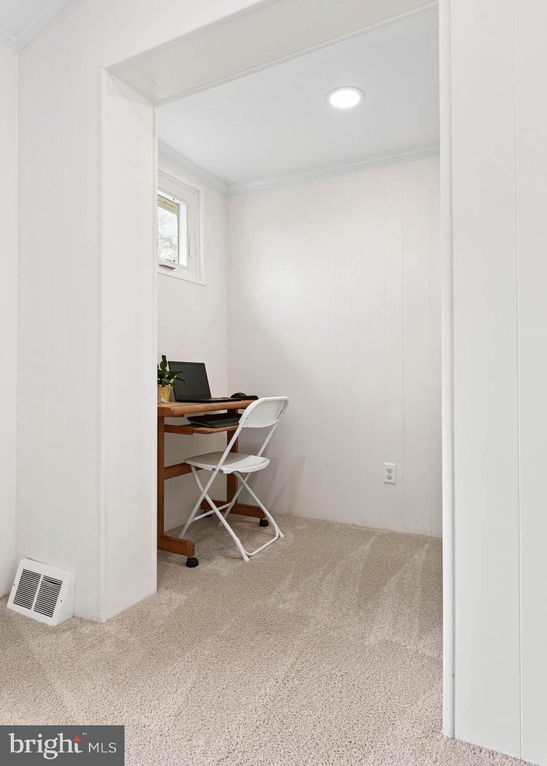 136 Ashley Road Newtown Square, PA 19073 - Photo 13 of 29 a work room with table and chairs