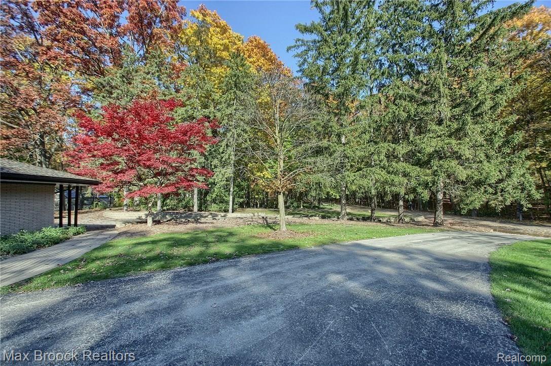 1301 Trowbridge Road Bloomfield Hills, MI 48304 - Photo 10 of 25 Front_Landscaping_2nd_View.jpg