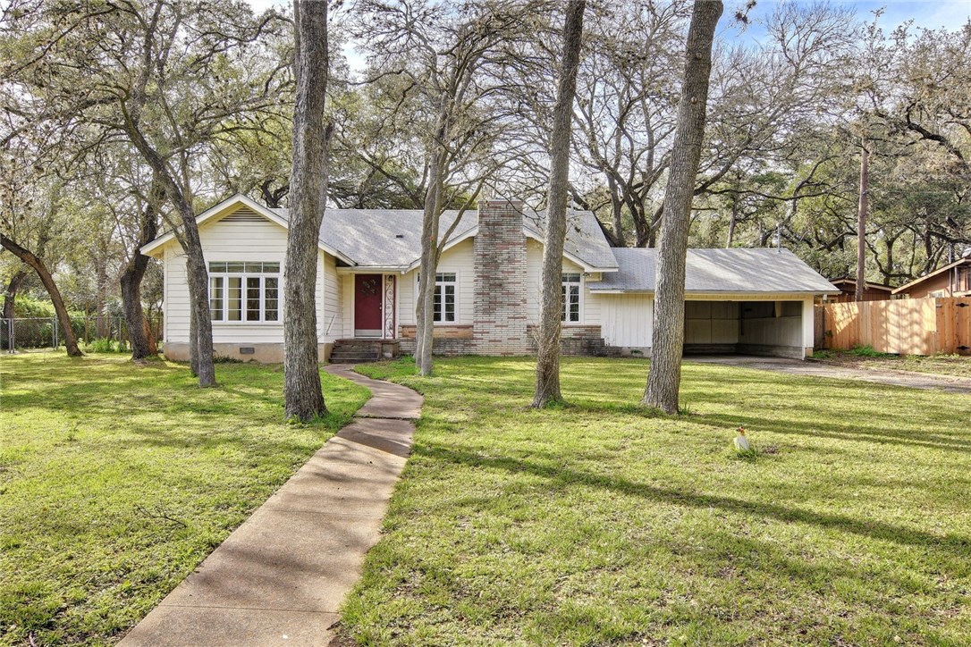 a house with swimming pool in front of it
