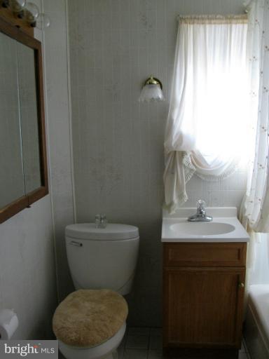 18 Eastship Road Dundalk, MD 21222 - Photo 3 of 29 Bath