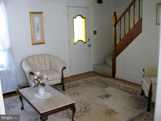 18 Eastship Road Dundalk, MD 21222 - Photo 22 of 29 Living Room