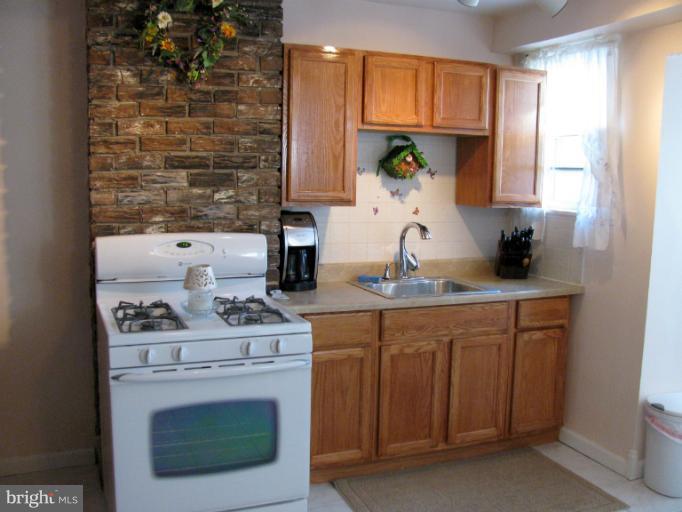 18 Eastship Road Dundalk, MD 21222 - Photo 10 of 29 Kitchen