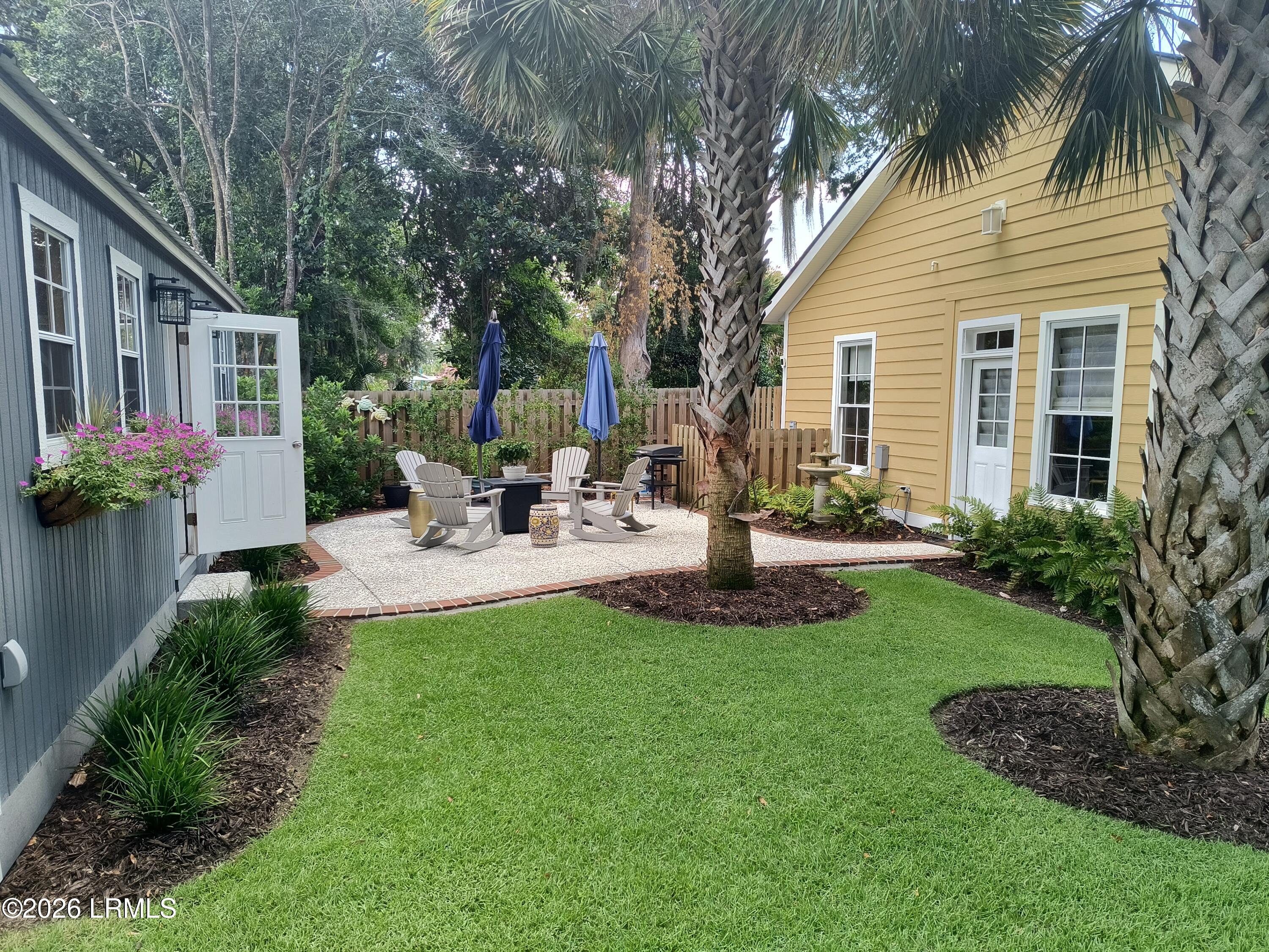 1111 Washington Street Beaufort, SC 29902 - Photo 13 of 31 Patio between house and Studio