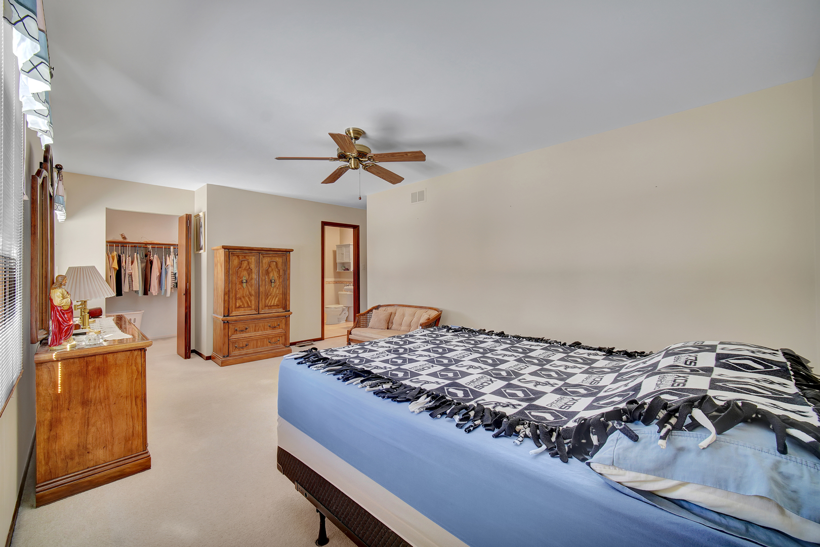 900 St Andrews Way Frankfort, IL 60423 - Photo 12 of 22 a bedroom with a bed and dresser