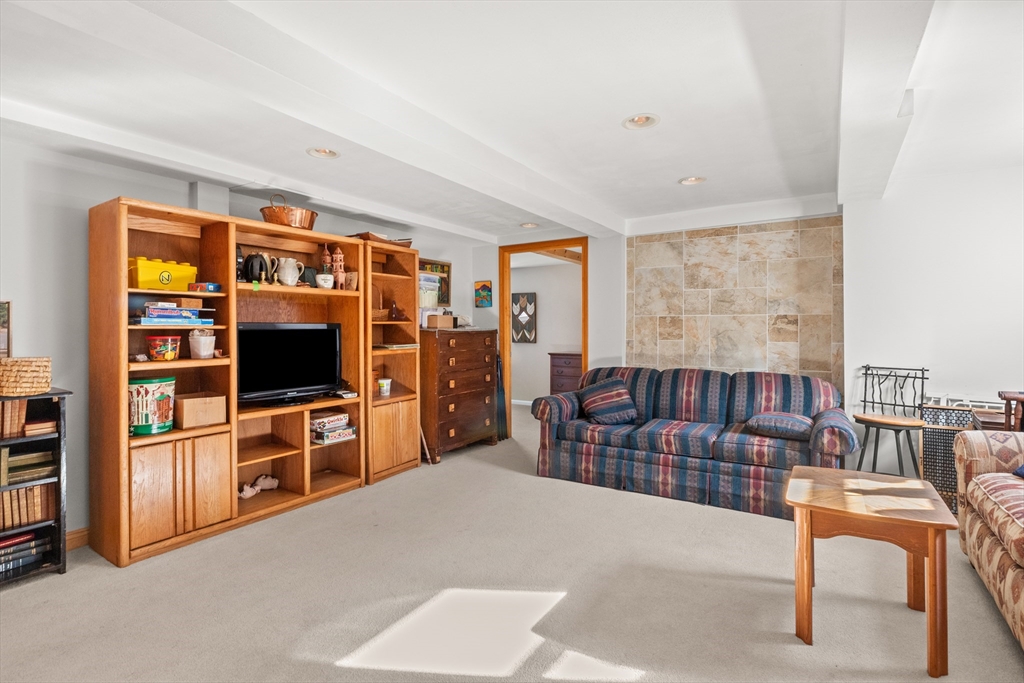 19 Riverside Road Gloucester, MA 01930 - Photo 18 of 39 Gallery Image 18