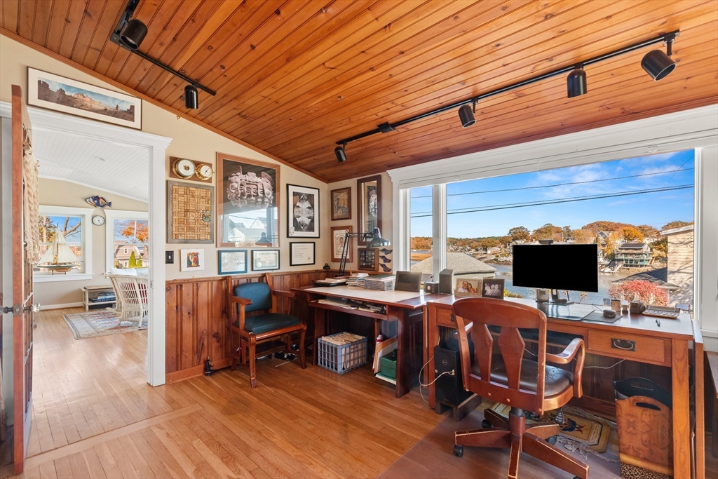 19 Riverside Road Gloucester, MA 01930 - Photo 7 of 39 Gallery Image 7