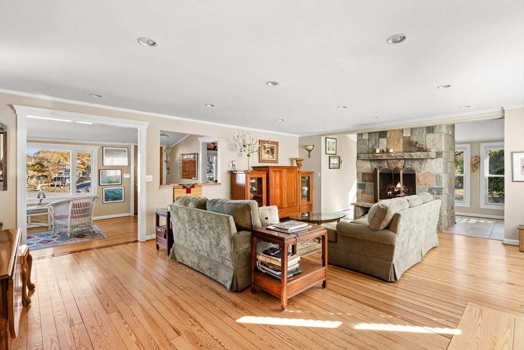 19 Riverside Road Gloucester, MA 01930 - Photo 9 of 39 Gallery Image 9