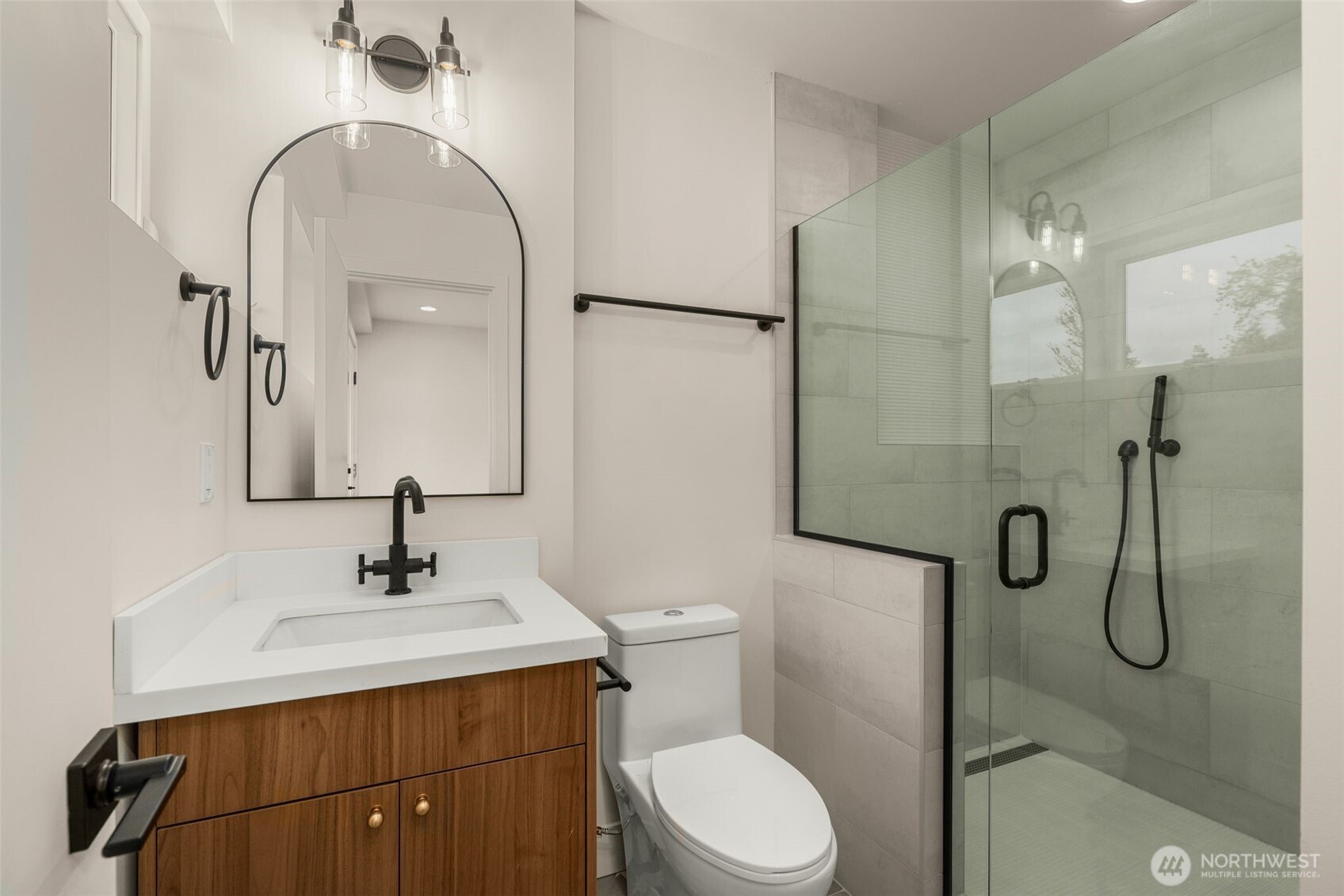 7403 Dayton Avenue North Seattle, WA 98103 - Photo 21 of 37