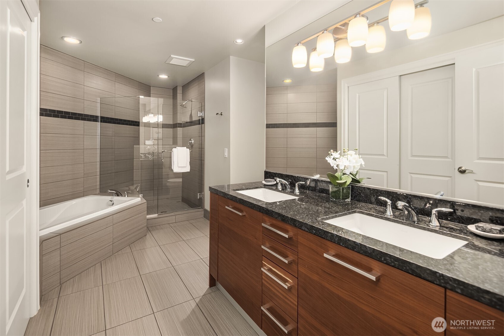 1920 4th Avenue, Unit 812 Seattle, WA 98101 - Photo 22 of 39