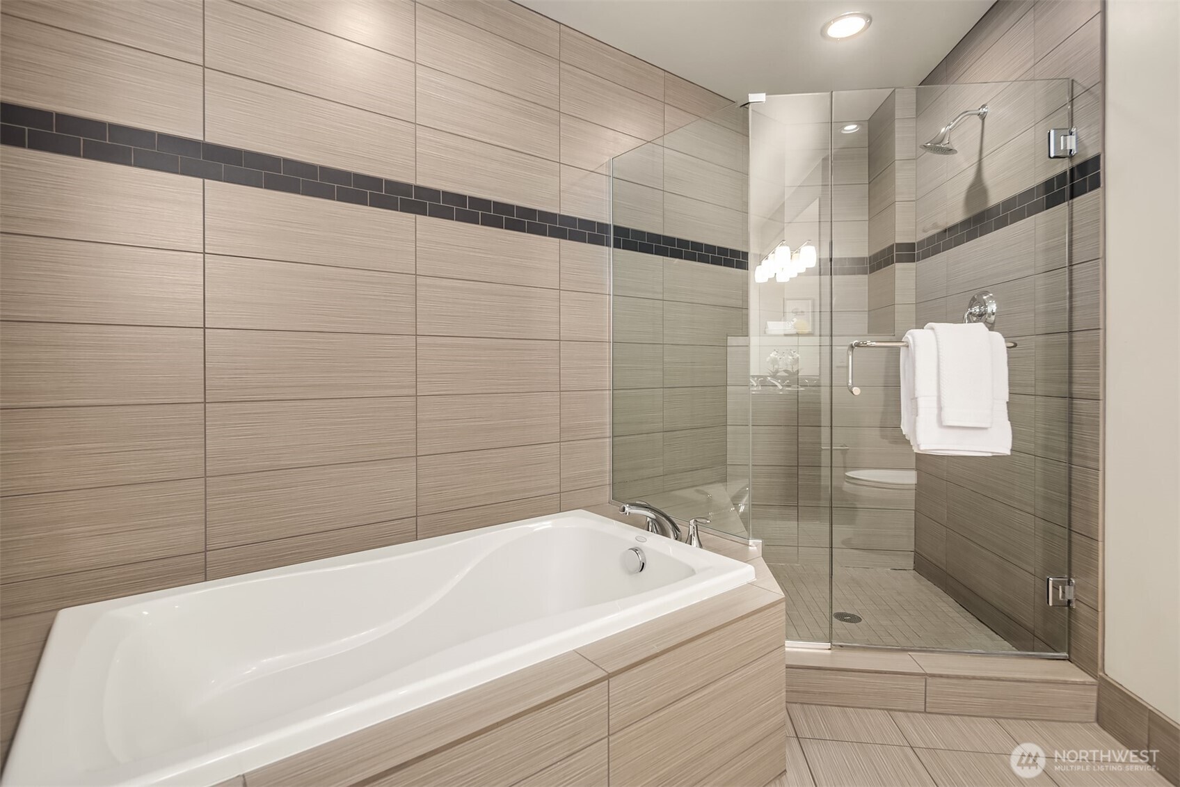 1920 4th Avenue, Unit 812 Seattle, WA 98101 - Photo 23 of 39