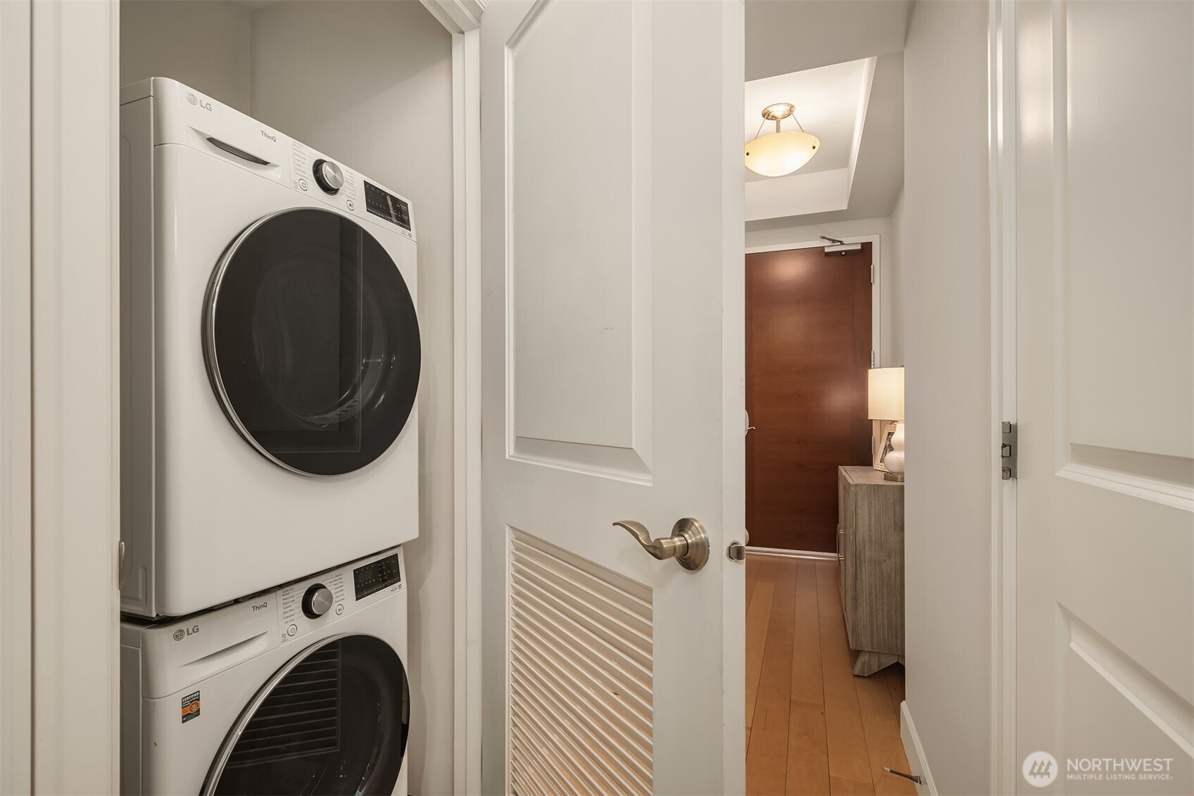 1920 4th Avenue, Unit 812 Seattle, WA 98101 - Photo 24 of 39