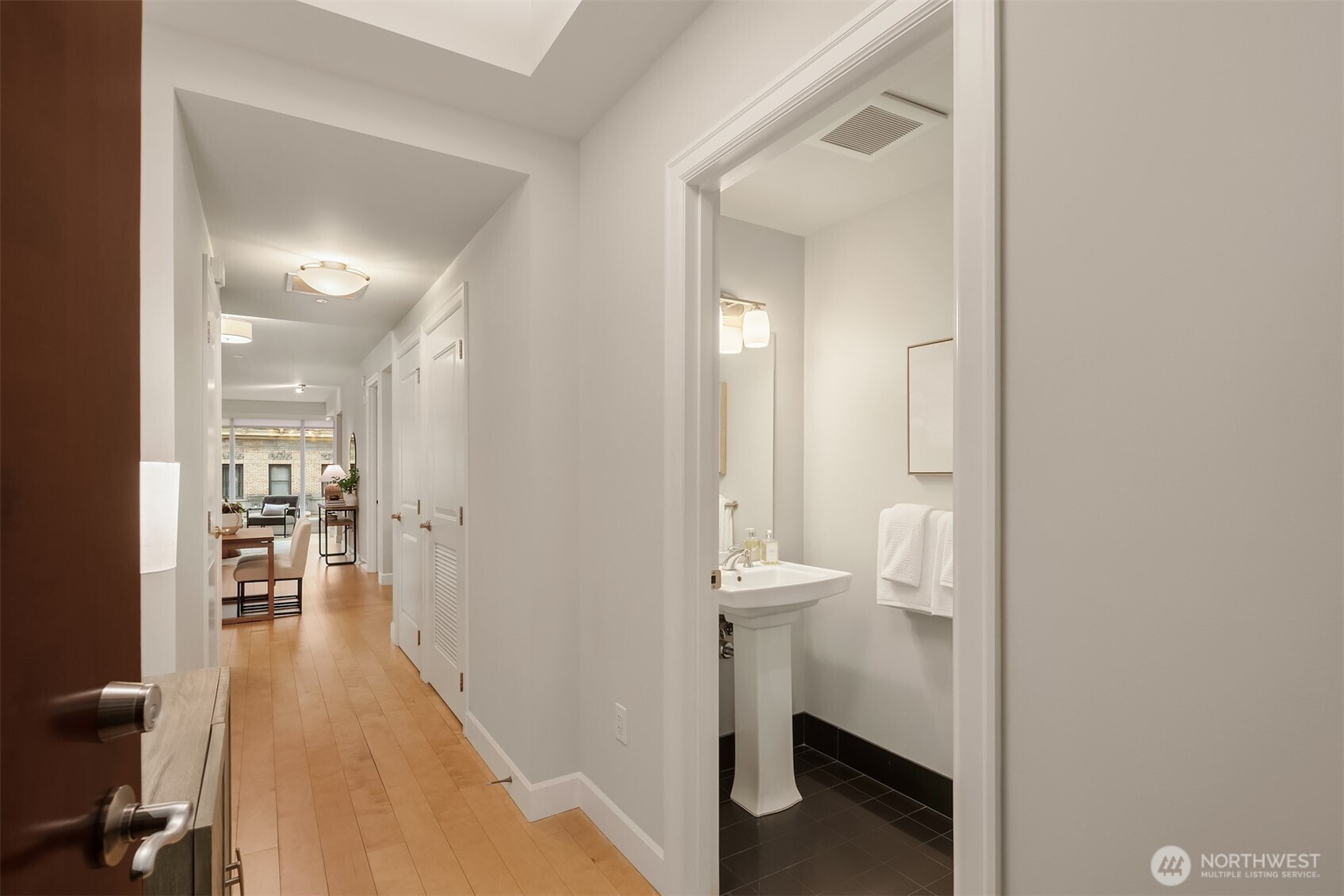 1920 4th Avenue, Unit 812 Seattle, WA 98101 - Photo 25 of 39