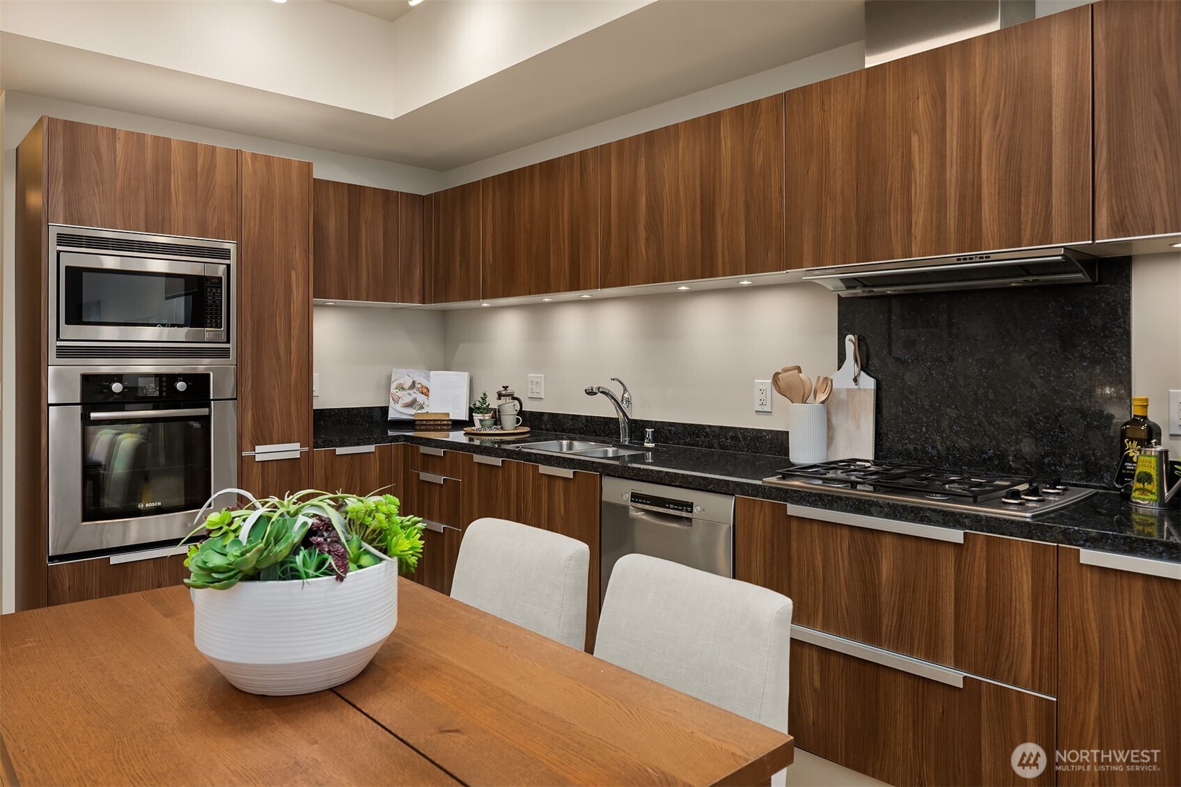 1920 4th Avenue, Unit 812 Seattle, WA 98101 - Photo 3 of 39