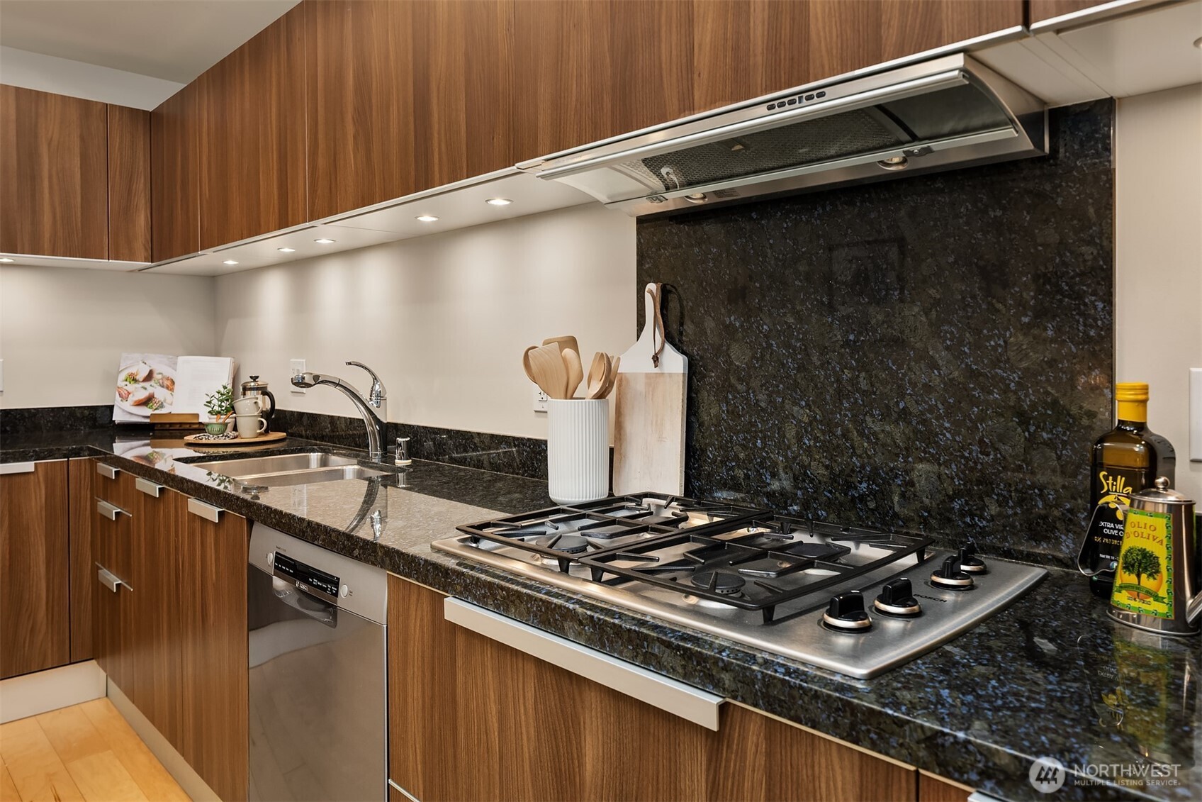 1920 4th Avenue, Unit 812 Seattle, WA 98101 - Photo 4 of 39