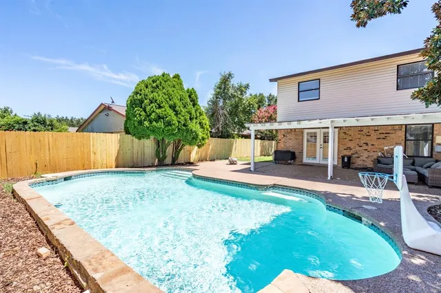 a view of a house with backyard and sitting area