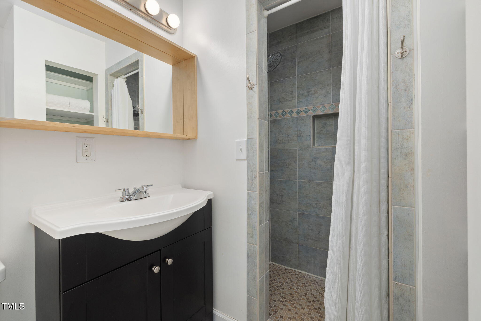 700 Tinkerbell Road Chapel Hill, NC 27517 - Photo 13 of 37 30-web-or-mls-DX3A0354