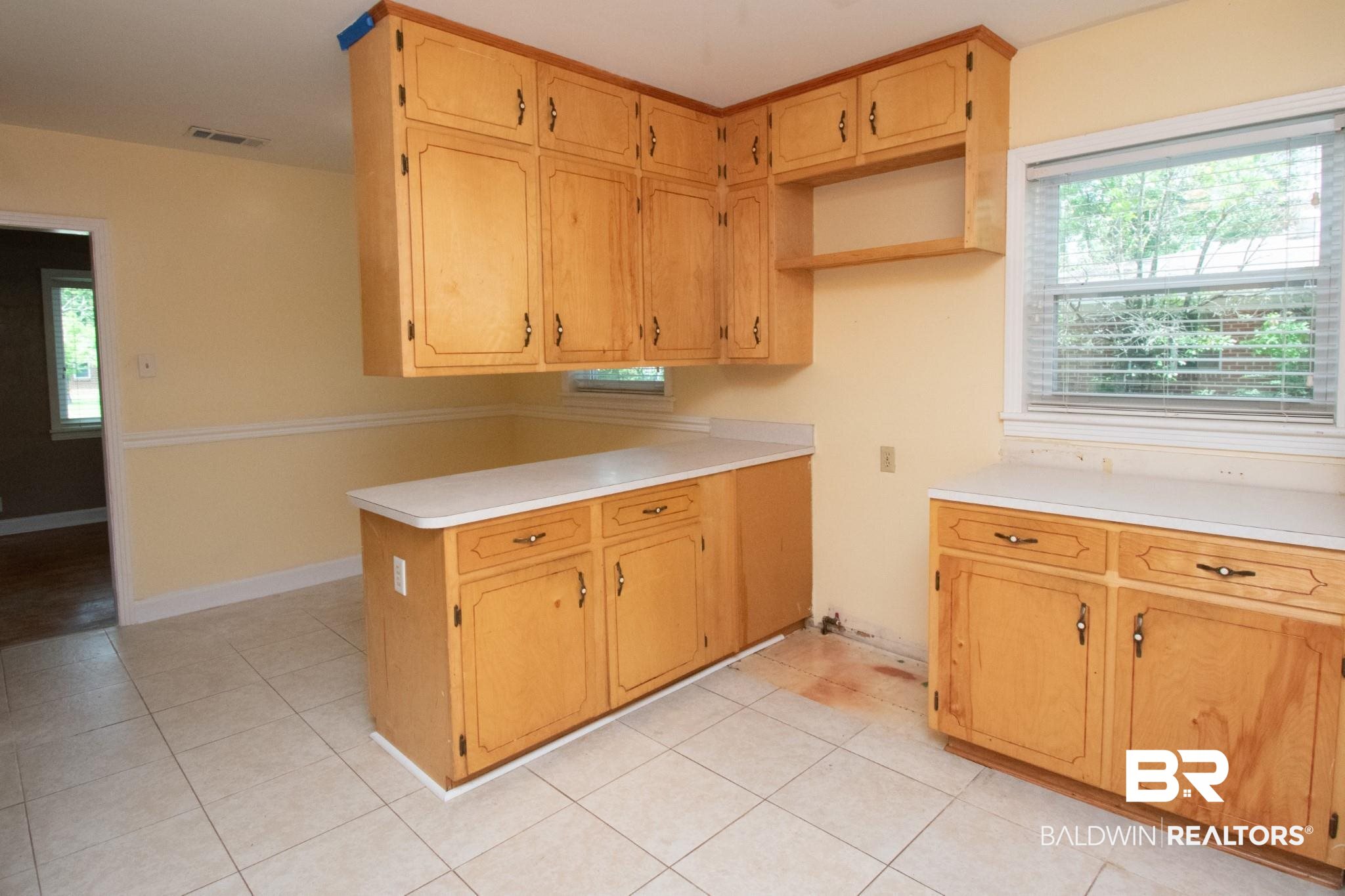 411 Sutherland Drive Mobile, AL 36611 - Photo 10 of 33