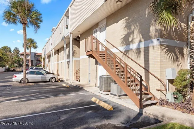 a view of a pathway of a house