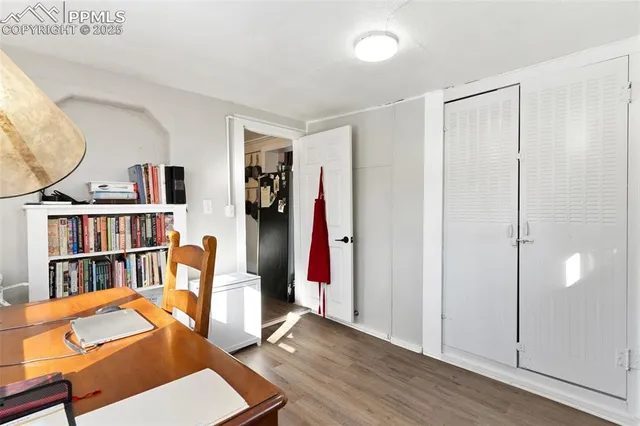 a view of backyard of the house