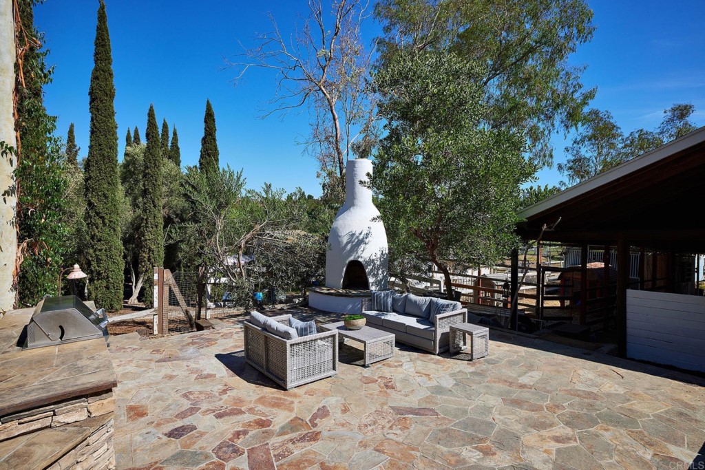 2931 Lone Jack Road Encinitas, CA 92024 - Photo 29 of 40 a outdoor space with lots of furniture and entertaining space