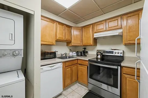 $875,000 | 9100 Beach Avenue, Unit 905, Margate City, NJ 08402