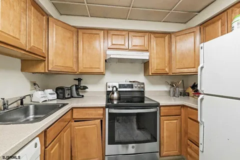 $875,000 | 9100 Beach Avenue, Unit 905, Margate City, NJ 08402